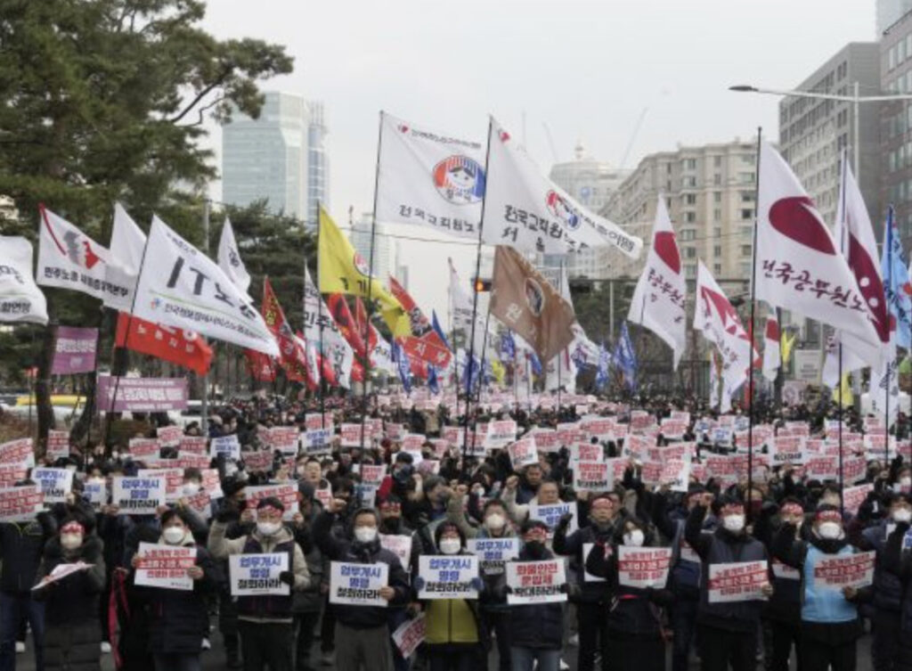 South Korea's Economic Crossroads Amid Political Turmoil